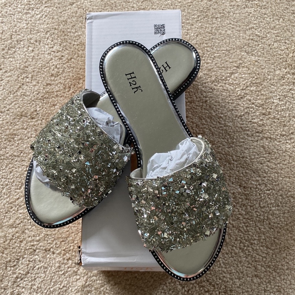 New size 7 - Picture 2 of 4